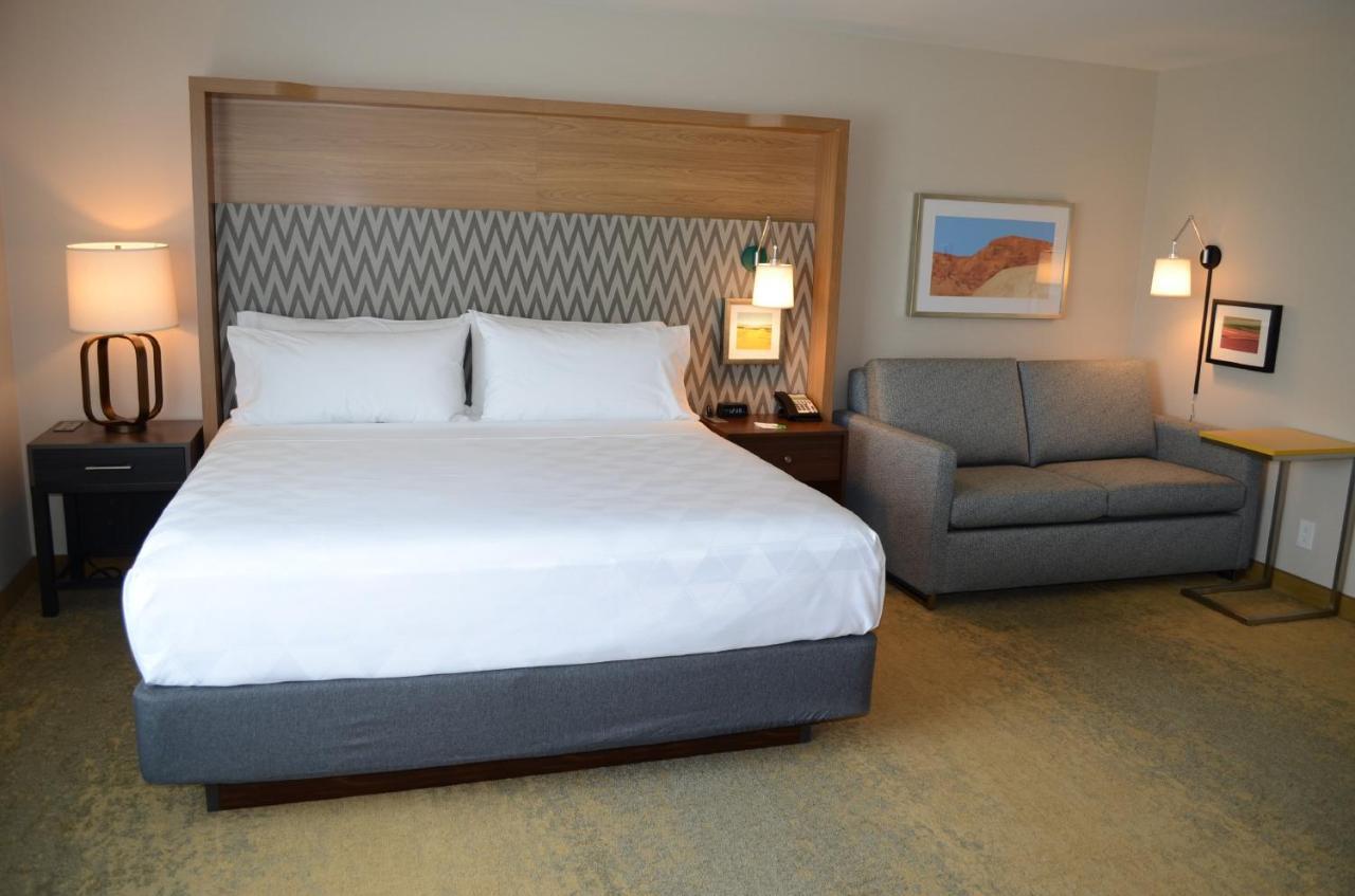 Holiday Inn Edmonton South - Evario Events, An Ihg Hotel Room photo